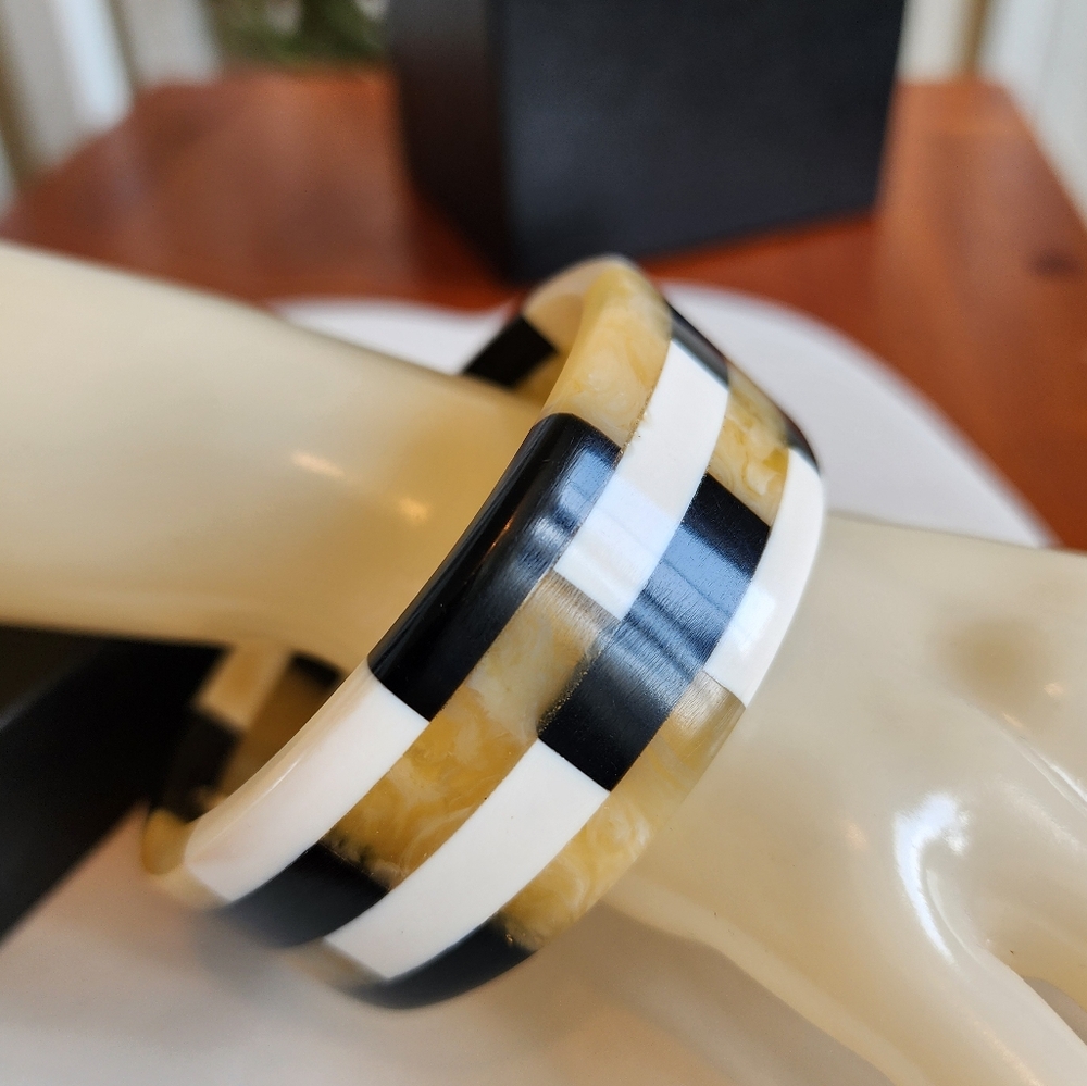 Vintage Inlaid Black, White And Carmel Plastic Checkered Bangle Bracelet